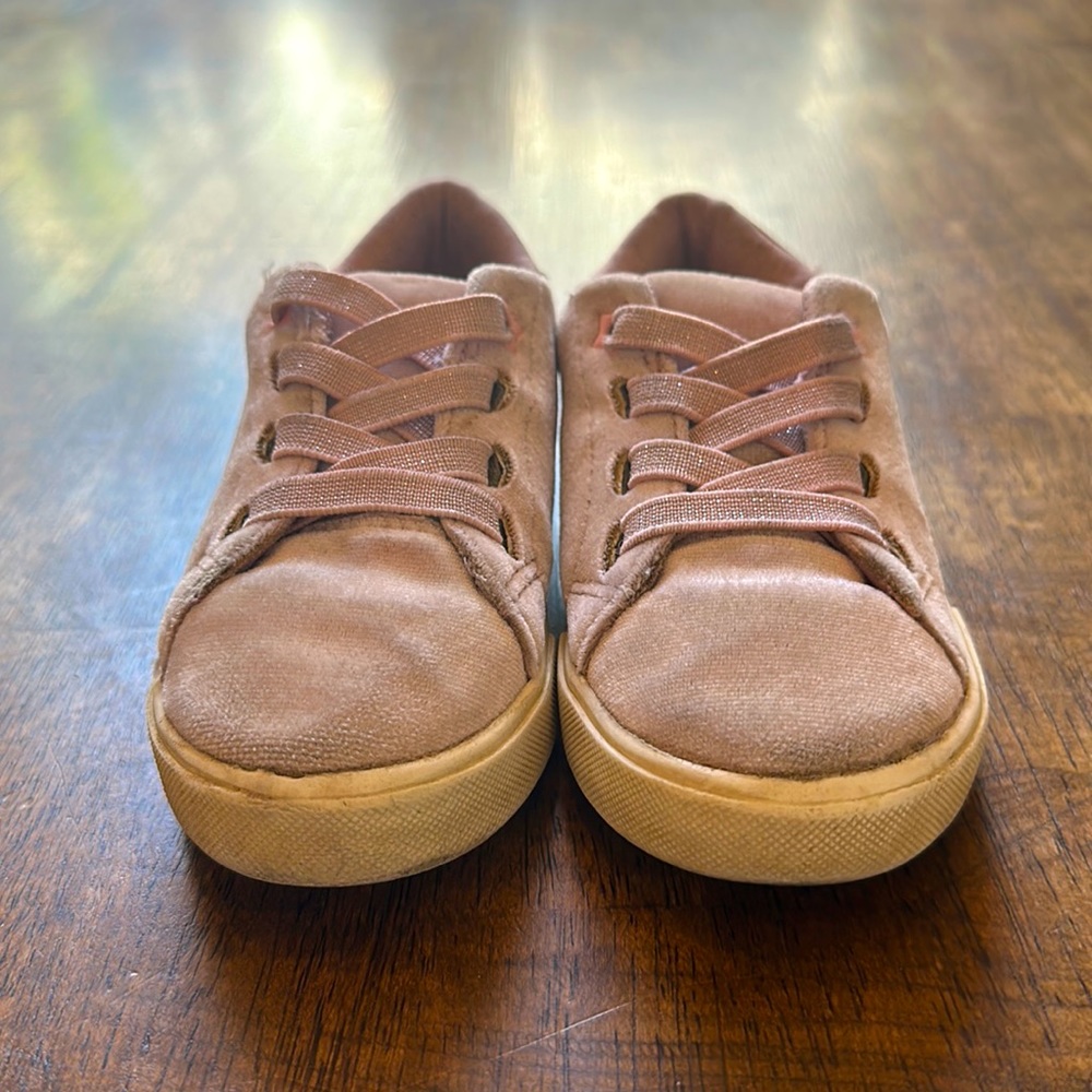 Girls velvety slip on shoes